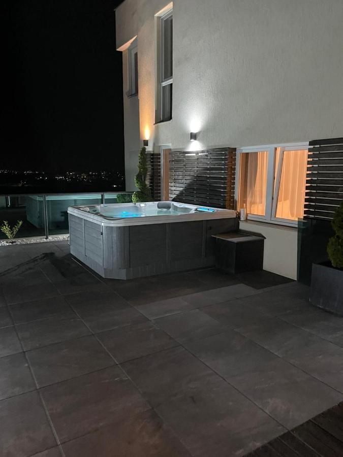 Gavas Jacuzzi & Panoramic View Apartman Kolozsvár Kültér fotó