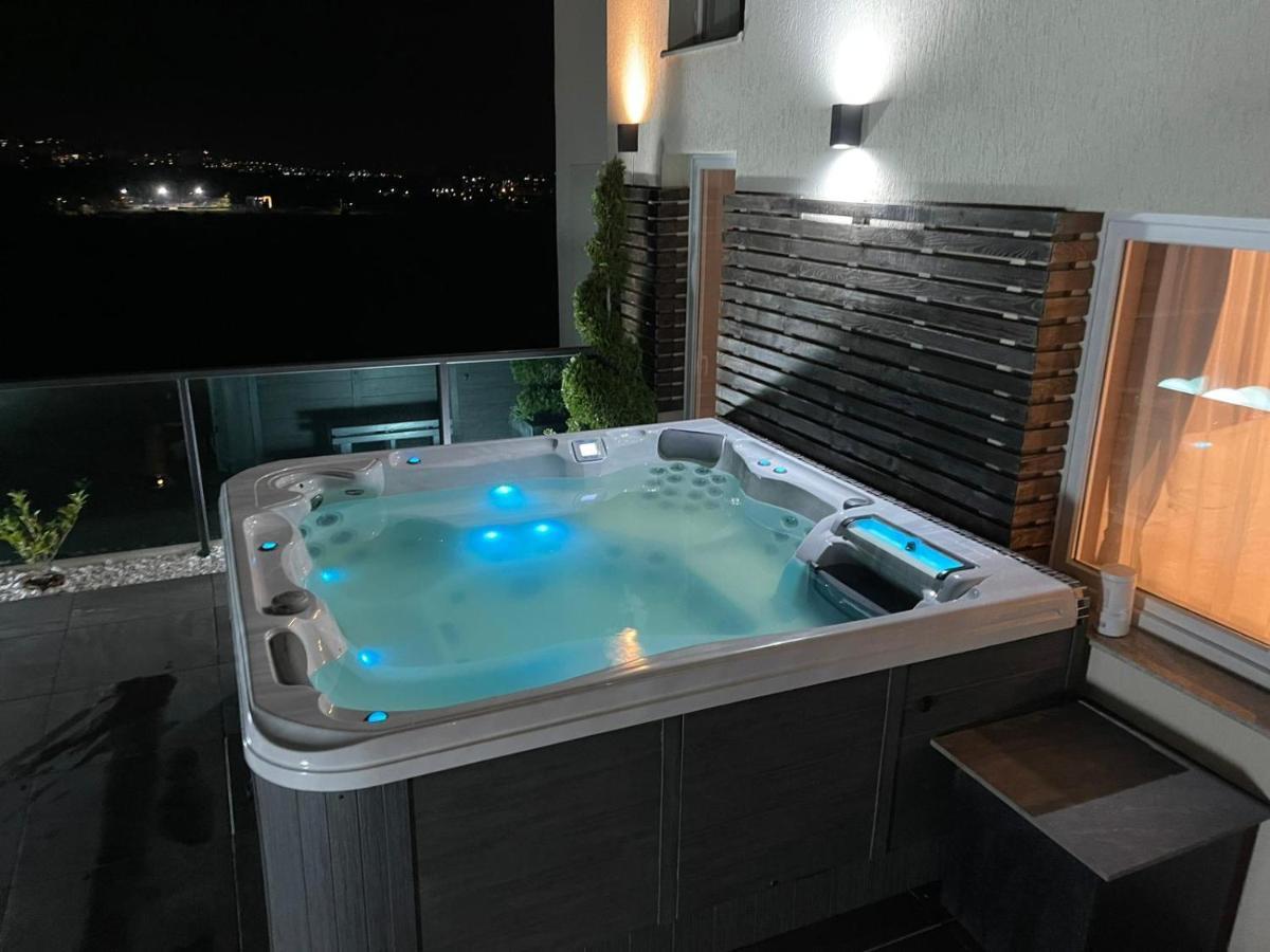 Gavas Jacuzzi & Panoramic View Apartman Kolozsvár Kültér fotó